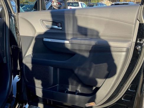 Used 2024 Toyota Sienna XLE Woodland Edition image 23