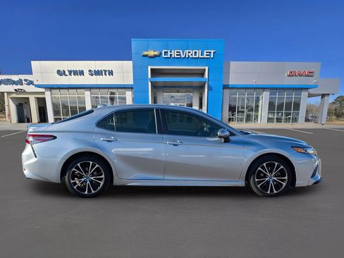 Used 2019 Toyota Camry LE image 9