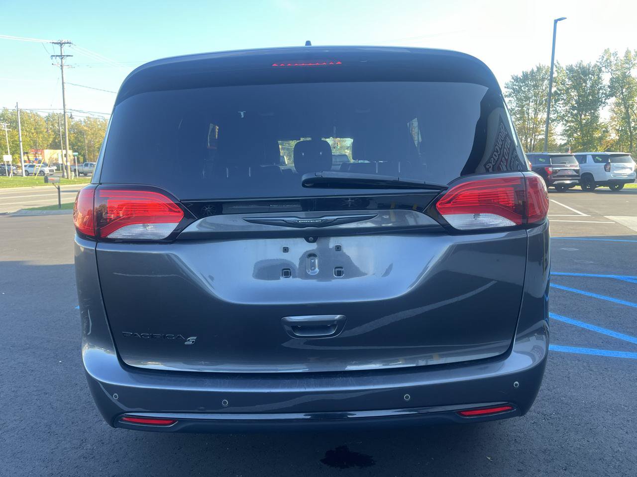 Used 2019 Chrysler Pacifica Touring-L w/ S Appearance Package FWD image 6
