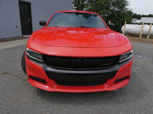 Used 2018 Dodge Charger SXT w/ Blacktop Package RWD image 2