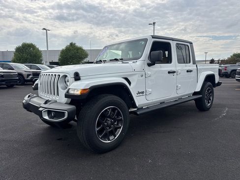 Used 2023 Jeep Gladiator Overland w/ Cold Weather Group AWD/4WD image 2