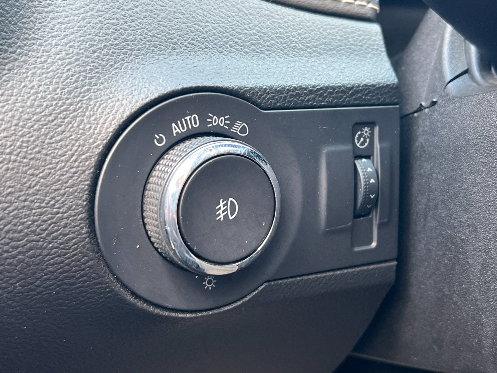 Used 2015 Chevrolet Camaro LT RWD image 27