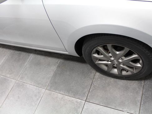 Used 2012 Hyundai Elantra w/ Preferred Pkg FWD image 30