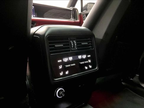 Used 2024 Porsche Cayenne image 26