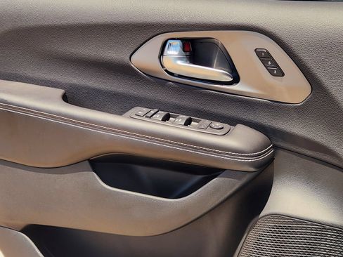 New 2027 Chrysler Pacifica Select w/ Family Tech Group FWD image 19