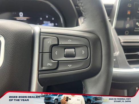 Used 2024 GMC Yukon SLT w/ SLT Luxury Package image 28