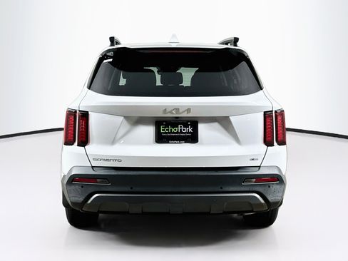 Used 2023 Kia Sorento S w/ Panoramic Sunroof Package AWD/4WD image 7