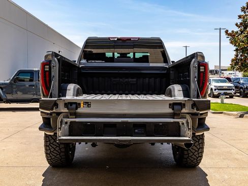 Used 2025 GMC Sierra 2500 AT4X AWD/4WD image 4