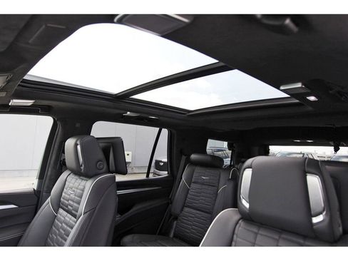 New 2026 Cadillac Escalade Platinum Sport w/ LPO, ONYX Package AWD/4WD image 23