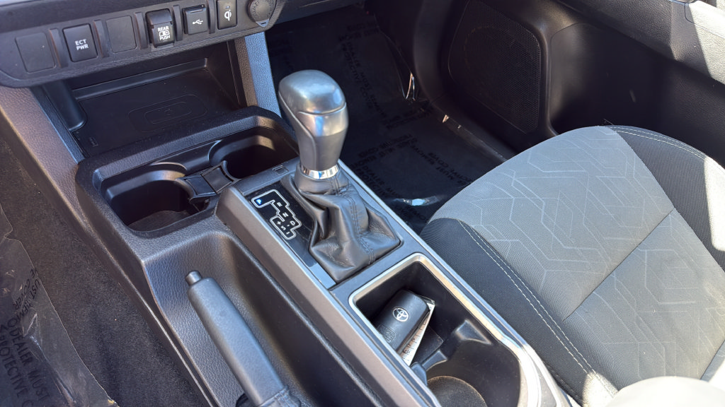 Used 2022 Toyota Tacoma TRD Off-Road AWD/4WD image 27