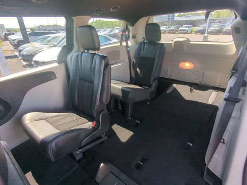 Used 2019 Dodge Grand Caravan SXT FWD image 22