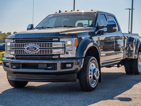 Certified 2019 Ford F450 Platinum w/ Platinum Ultimate Package image 3