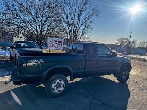 Used 2002 Chevrolet S10 Pickup LS w/ LS Preferred Equipment Group image 3