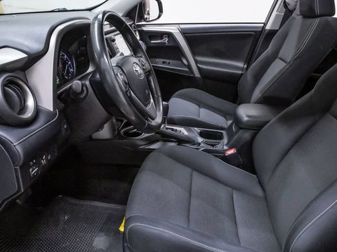 Used 2018 Toyota RAV4 XLE FWD image 9