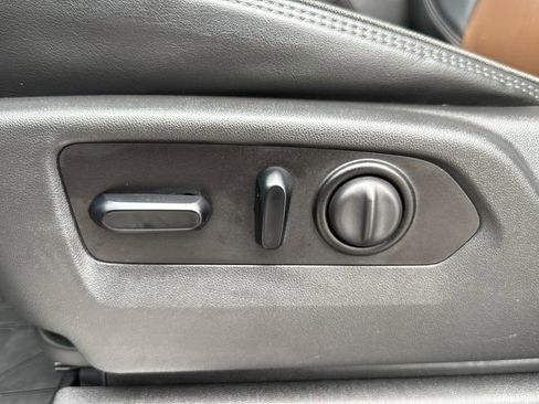 Used 2021 Chevrolet Silverado 1500 High Country w/ Technology Package image 7