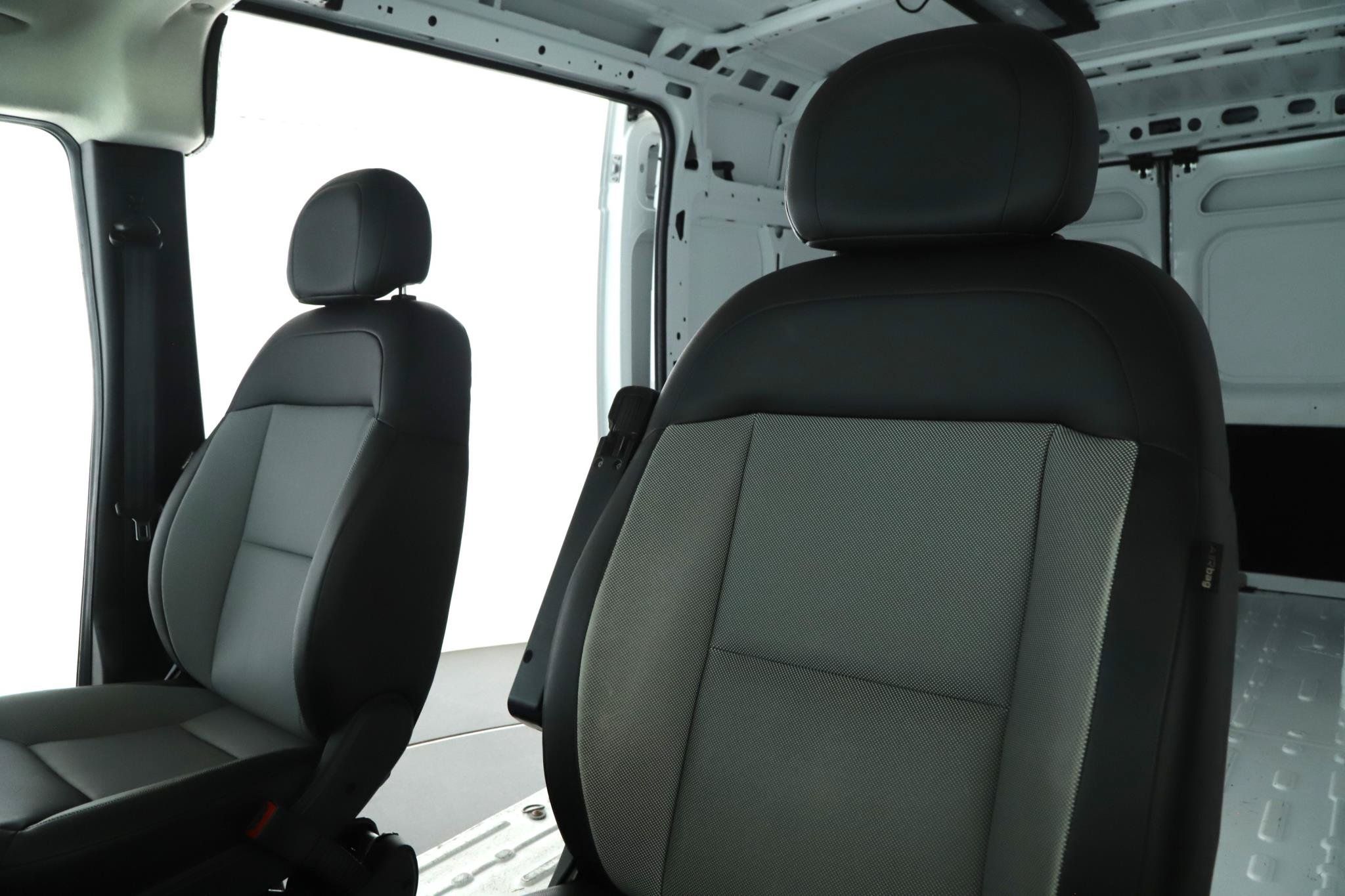 Used 2026 RAM ProMaster 2500 w/ Convenience Group FWD image 4