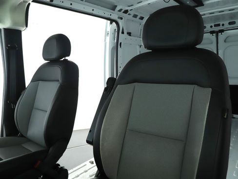 Used 2026 RAM ProMaster 2500 w/ Convenience Group FWD image 4