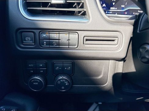 Used 2023 Chevrolet Tahoe Premier AWD/4WD image 13