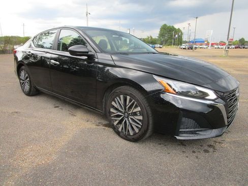 Used 2024 Nissan Altima 2.5 SV image 5