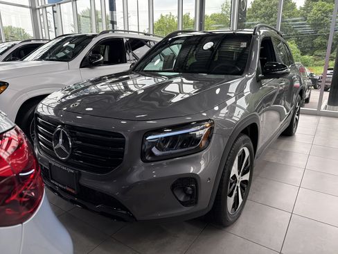 Used 2026 Mercedes-Benz GLB 250 4MATIC image 3