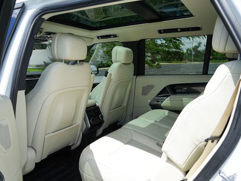 Used 2024 Land Rover Range Rover Long Wheelbase SE AWD/4WD image 21