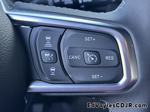 Used 2025 Jeep Wrangler Sahara image 31