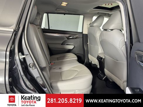 Used 2021 Toyota Highlander Limited AWD/4WD image 18