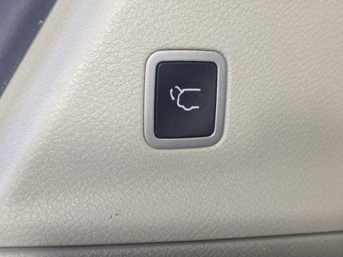 Used 2023 Chrysler Pacifica Touring-L image 26