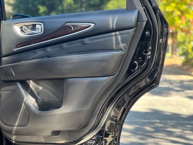 Used 2017 INFINITI QX60 FWD w/ Deluxe Technology Package image 16