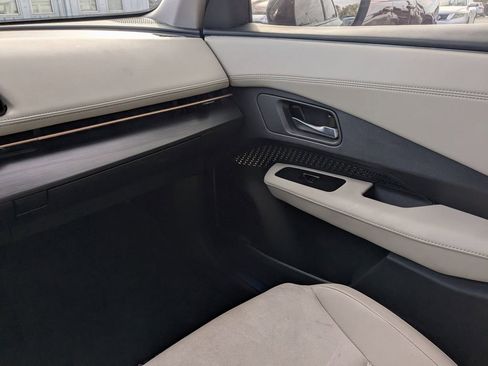 Used 2023 Nissan Ariya AWD image 17