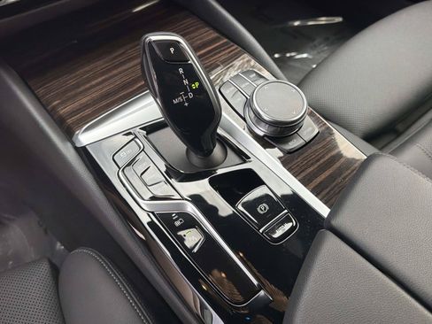 Used 2023 BMW 530e w/ Premium Package RWD image 23