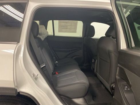 Used 2026 Jeep Cherokee Laredo AWD/4WD image 22