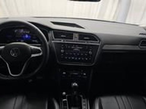 Used 2024 Volkswagen Tiguan SE FWD image 18