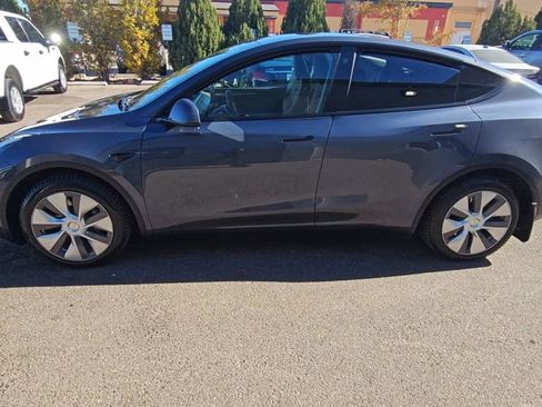 Used 2023 Tesla Model Y Performance image 4