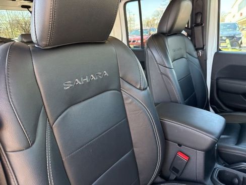 Used 2023 Jeep Wrangler Unlimited Sahara w/ Cold Weather Group image 25