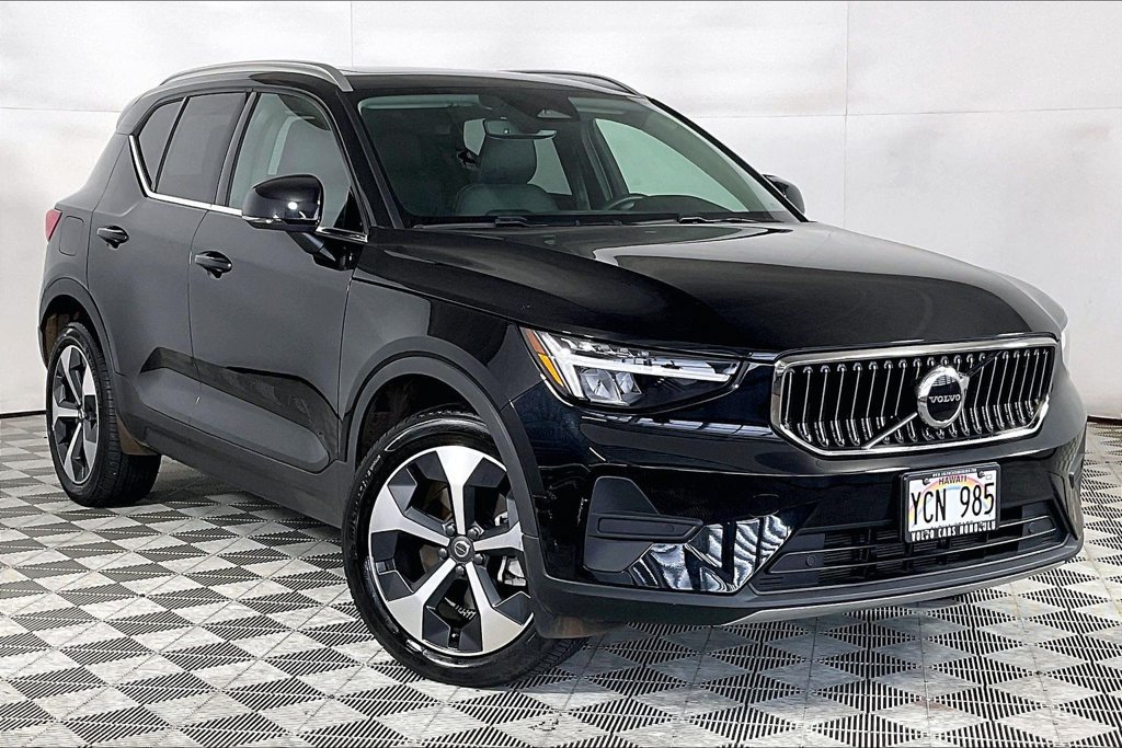 Used 2025 Volvo XC40 B5 Core w/ Protection Package Premier AWD/4WD image 12