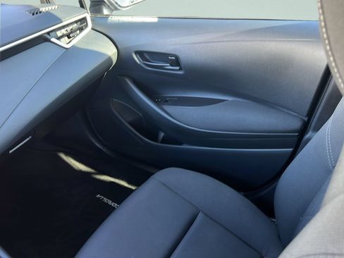 Used 2025 Toyota Corolla LE FWD image 12