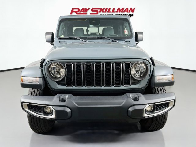 Used 2024 Jeep Gladiator Sport AWD/4WD image 2