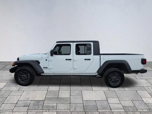 Used 2025 Jeep Gladiator Sport AWD/4WD image 4