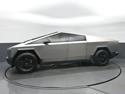 Used 2024 Tesla Cybertruck AWD Crew Cab image 6