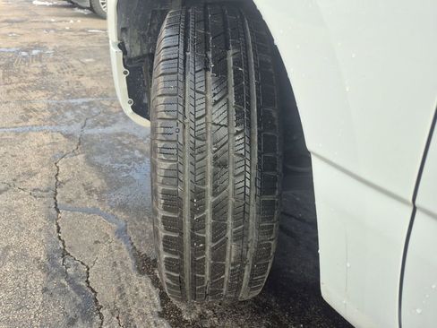 Used 2023 Nissan Titan SV image 24