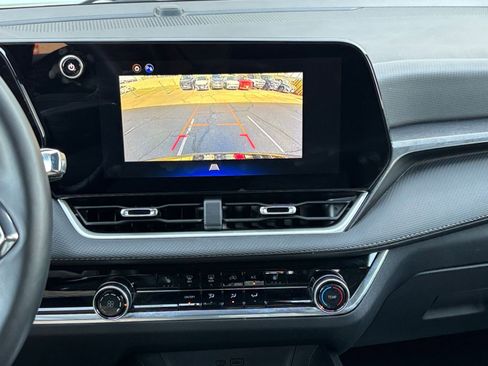 Used 2025 Chevrolet Equinox LT FWD image 17