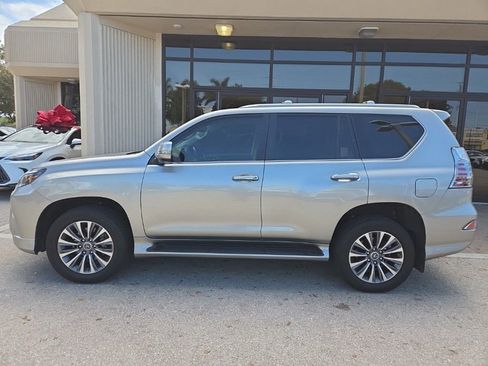 Used 2023 Lexus GX 460 Luxury w/ Accessory Package image 4