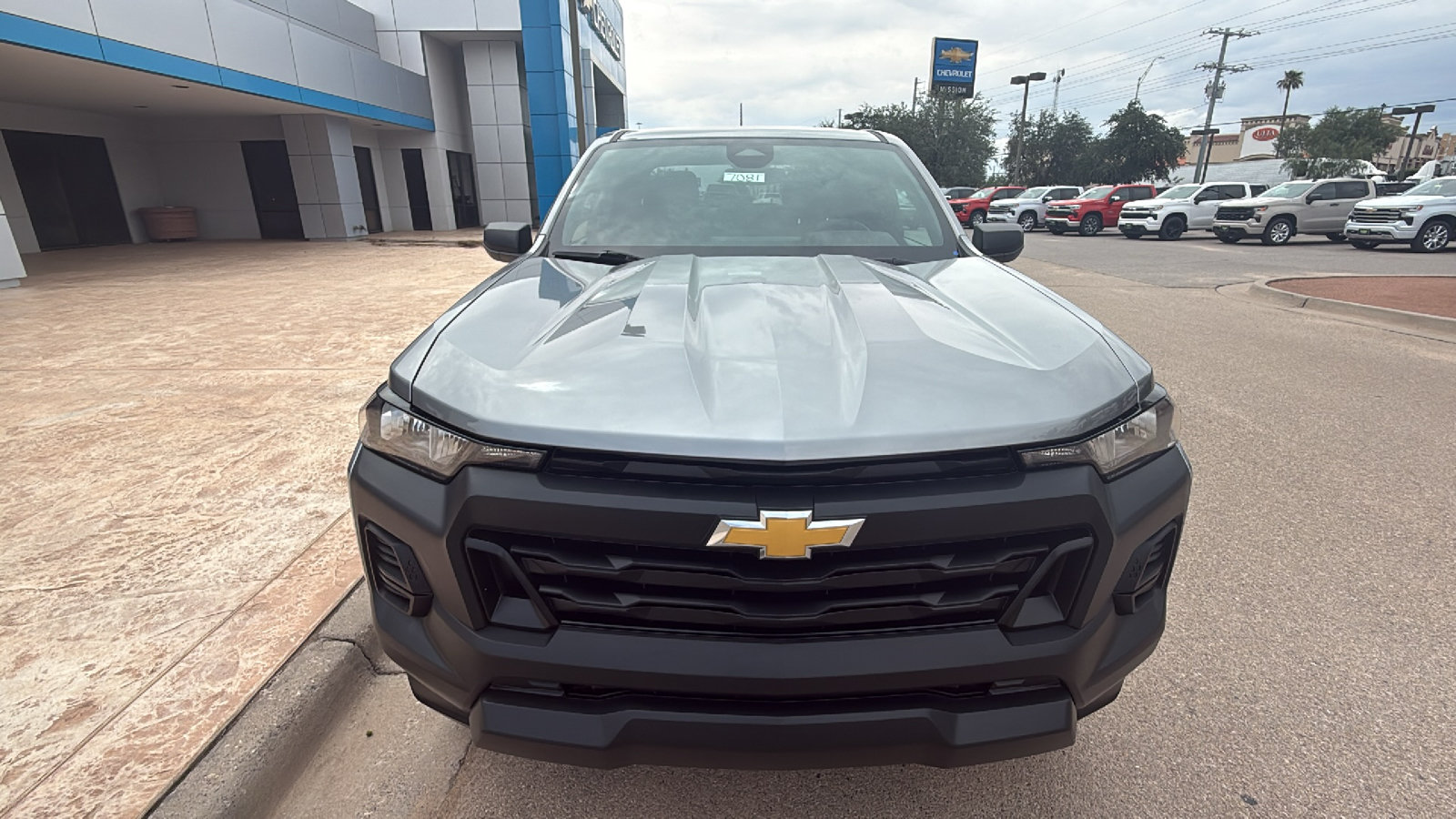Used 2023 Chevrolet Colorado W/T RWD image 2