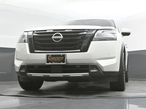 Used 2023 Nissan Pathfinder Platinum w/ Black Appearance Package AWD/4WD image 41