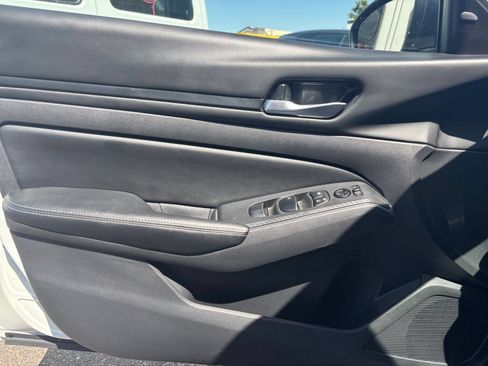 Used 2025 Nissan Altima 2.5 SV FWD image 18