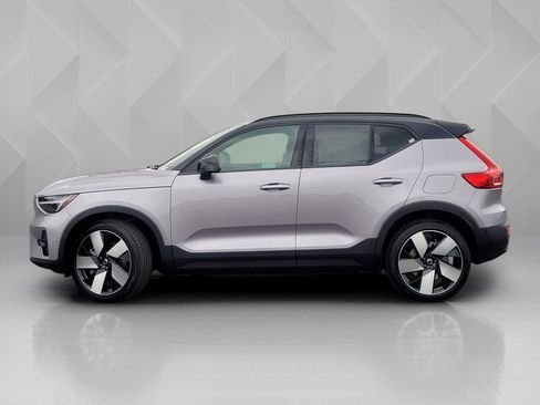 New 2026 Volvo EX40 Plus w/ Climate Package image 3