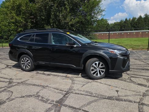 Used 2024 Subaru Outback Premium w/ Popular Package #1A AWD/4WD image 3