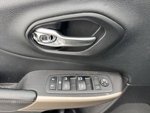 Used 2018 Jeep Cherokee Limited image 13