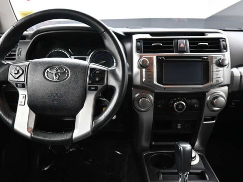 Used 2016 Toyota 4Runner SR5 AWD/4WD image 19